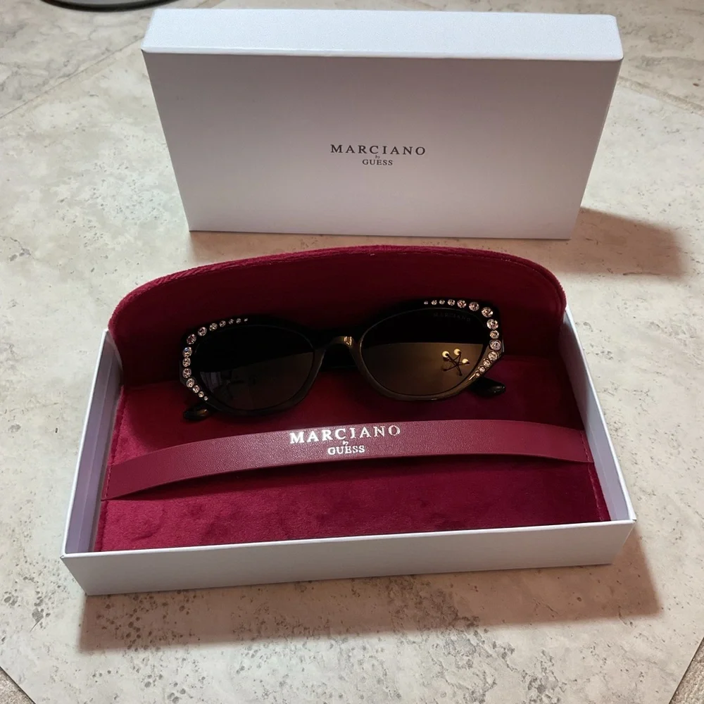 NIB Guest jeweled sunglasses, “Marciano“ black frames, velvet case